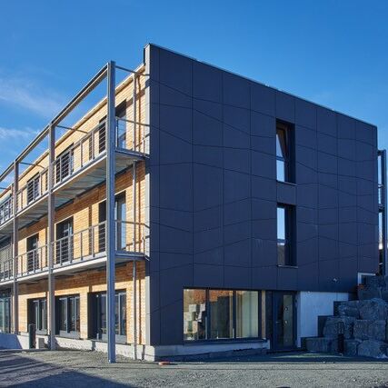 Exterior view of the Mogatec building in Drebach under a blue sky