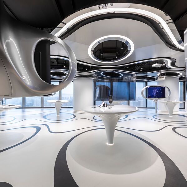Soho 5G Exhibition Hall: futuristic exhibits and displays in the exhibition space