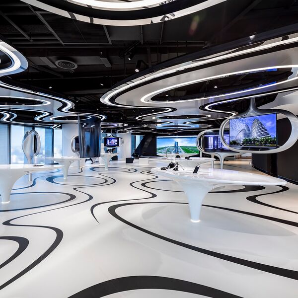 Soho 5G Exhibition Hall: exhibition floor with curved floor lines and ceiling elements
